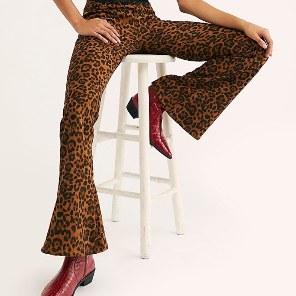 BNWT! BlankNYC Faux Suede Leopard Flares